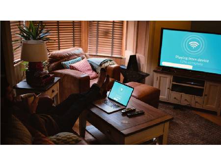 Hogyan csatlakoztasd a laptopot és a számítógépet a TV-hez? (HDMI-vel és vezeték nélkül)