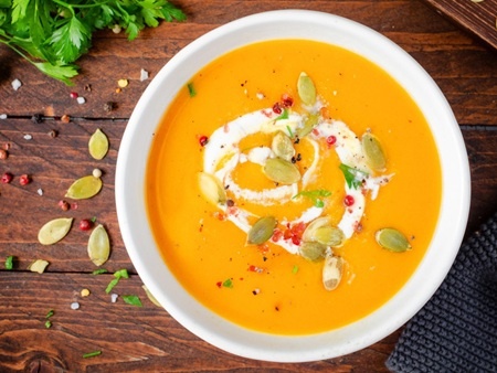 Polévka z dýně na 6 způsobů: S kokosovým mlékem, muškátovým oříškem a další