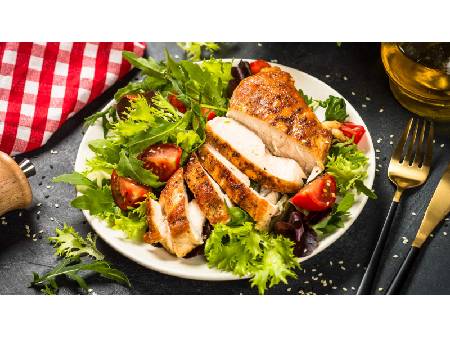 Minden, ami grillcsirke: Receptek csirkecombhoz, szárnyhoz, steakekhez és pácokhoz