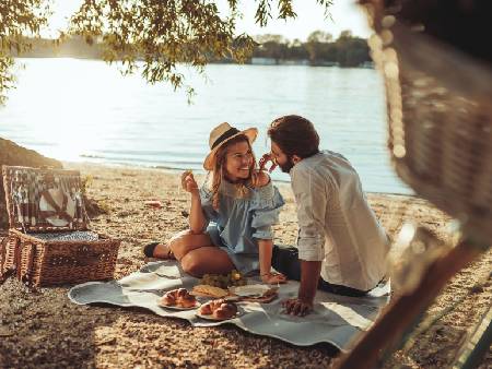 Checklist pentru un picnic vesel de vară - gustări, accesorii și idei