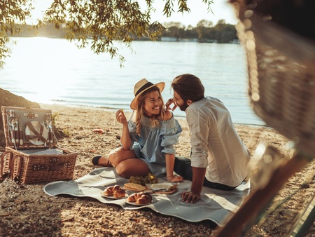 Checklist pentru un picnic vesel de vară - gustări, accesorii și idei