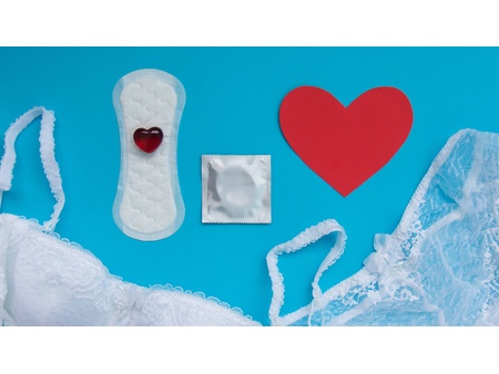 Sex při menstruaci přináší celou řadu benefitů i rizik
