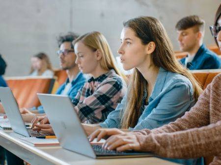 Cele mai bune laptopuri pentru elevi și studenți 