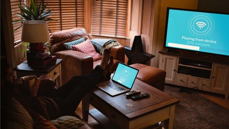 Ako prepojiť notebook a PC s televízorom? (HDMI aj bezdrôtovo)