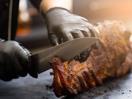 Friptură de porc la grătar: cotlet, coaste, piept, ceafă și rețete de marinadă