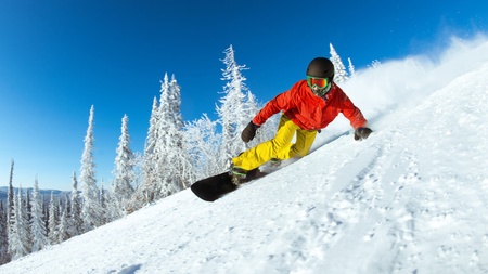 O nouă dimensiune a iernii: libertatea snowboardingului