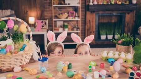 Nápady na velikonoční tvoření s dětmi: z papíru, ruliček, osení i skořápek