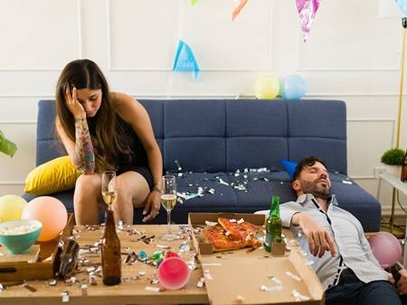 Jak na kocovinu: Co opravdu pomáhá, když vás po alkoholu bolí hlava a žaludek?