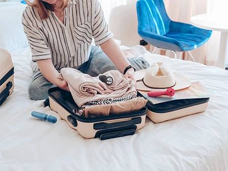 Láska na cestách s Růžovým slonem: 6 typů pomůcek, které v hotelu nikdo neuslyší