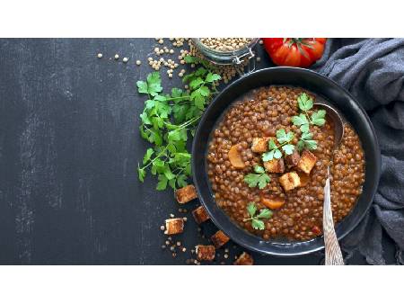 Lencsefőzés egyszerűen – főzési idő, áztatás, puffadás elleni tippek