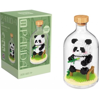 Wise Hawk Panda s bambusem