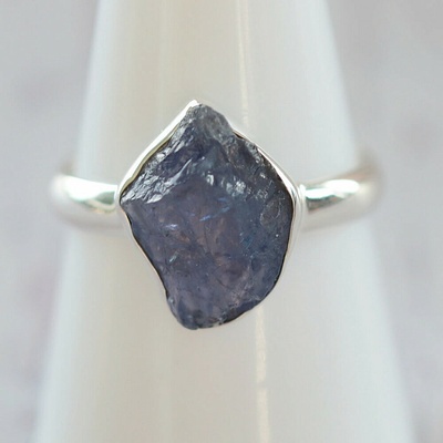 Nefertitis Tanzanit surový prsten stříbro LOT394