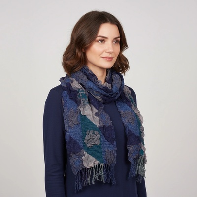 Мек и топъл зимен шал в синьо и сиво с ламе