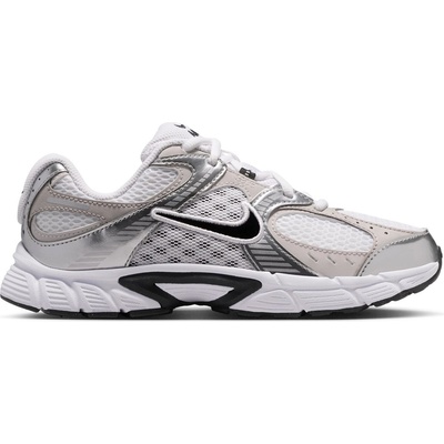 Nike Юношески обувки Nike V5 RNR Shoes Juniors - Wht/Blk/Grey