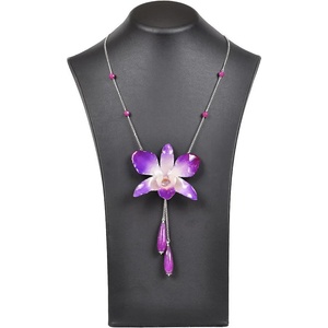 Dannyra Колие с естествена орхидия в преливащи цветове Dannyra Jewels