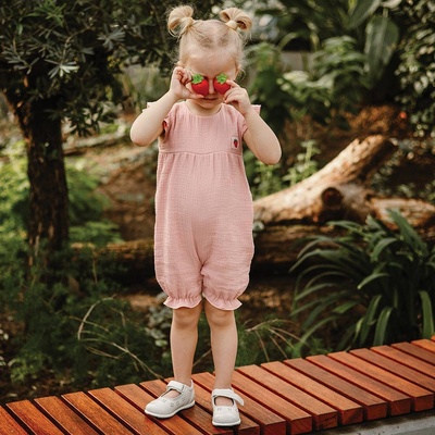EEVI Dětský overal z mušelínu Strawberry&Love korálové