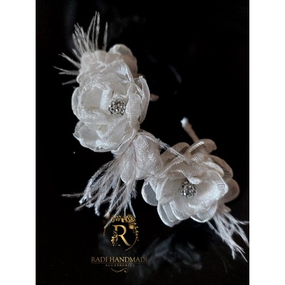 Radi handmade Официална диадема с бели копринени цветя и светло сиви пера (697)