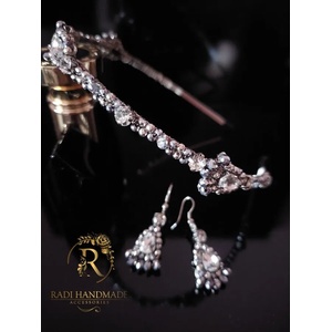 Radi handmade Сребриста диадема с кристали и обици (252)