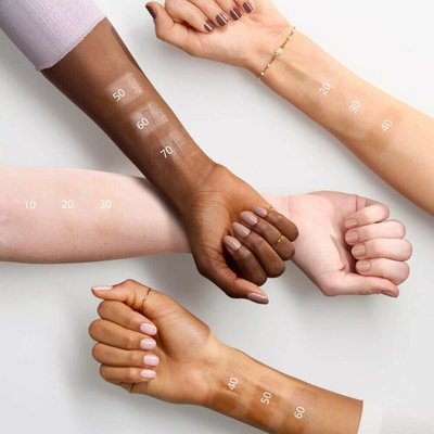Essence MAGIC FILTER rozjasňující fluid 30 Medium/Tan 14 ml