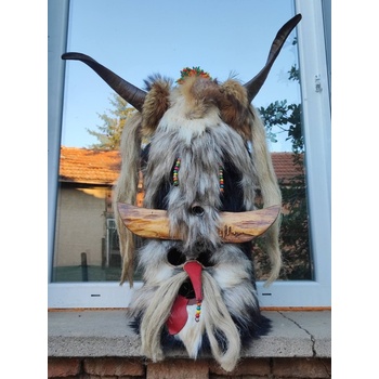 Кукерска маска-уникат