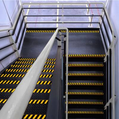 Handy Protišmyková lepiaca páska 5 m × 25 mm žltočierna
