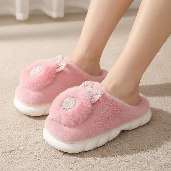 Дамски пантофи в розово с перли и зайче