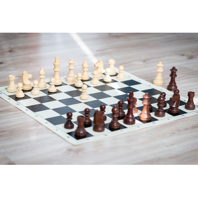 Dřevěné šachy staunton s rolovací šachovnicí