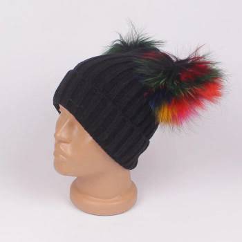 Черна зимна плетена шапка с цветни преливащи помпони