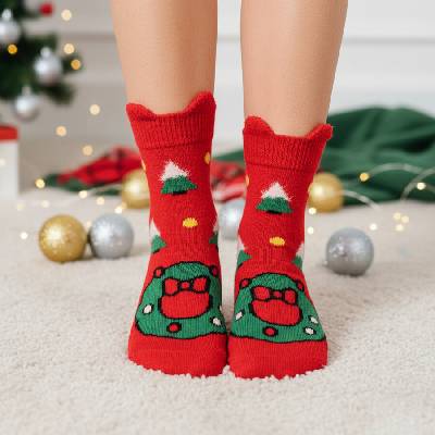 Дамски зимни вълнени чорапи в червено с елхи