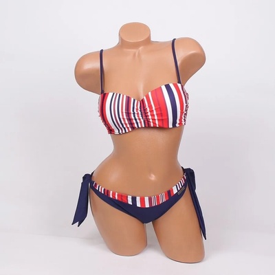 Бански в тъмносиньо с двуцветно райе - чашка В