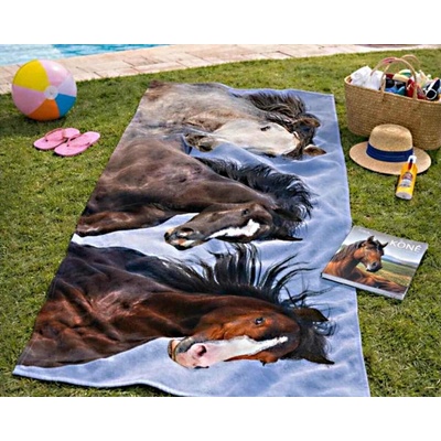 TipTrade osuška 70 x 140 cm divocí koně v přírodě