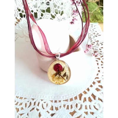 Meganflo Пъпка от роза в медальон