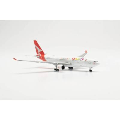 Herpa A330-203 Qantas Airways Pride is in the air Colors Named Whitsundays 1:500