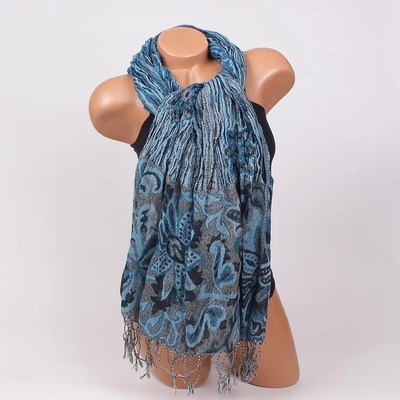 Дамски шал в синьо с цветя и ресни