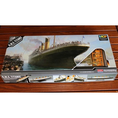 Academy Titanic 1:700