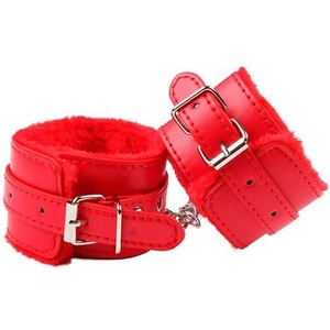 LateToBed Кожени белезници с пух "ruffy wrist red