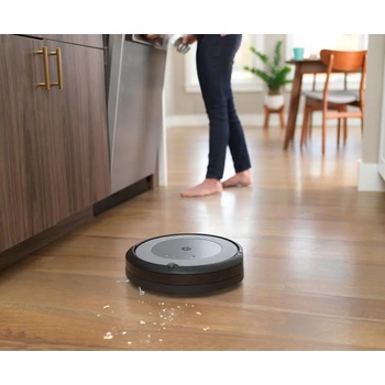 Image 1 of iRobot Roomba i5 (i5158)