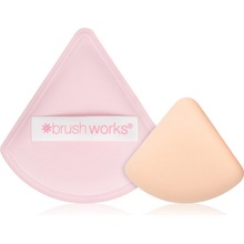 Brushworks Triangular Powder Puff penový aplikátor na make-up 2 ks