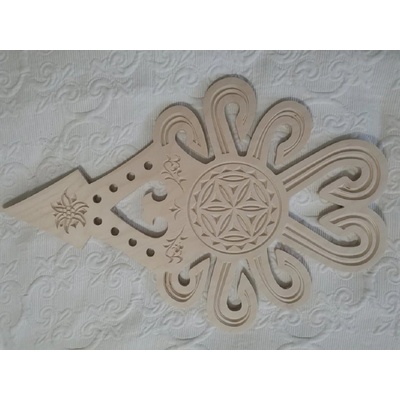 Drevený vyrezávaný ornament na stenu