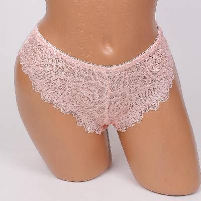 Дантелена прашка в цвят светла праскова с красиви рози