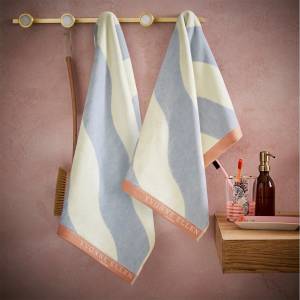 Yvonne Ellen Хавлиена кърпа Yvonne Ellen Leopard Hand Towel - Frosted Lake