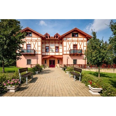 Pobyt se snídaní či polopenzí a volným vstupem do wellness ve Ville resortu Studánka**** pro 2 osoby