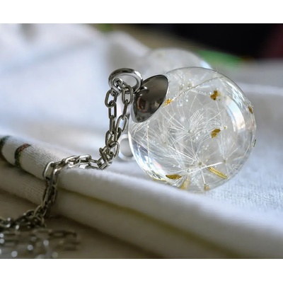 Meganflo Медальон сфера с глухарче в прозрачна смола