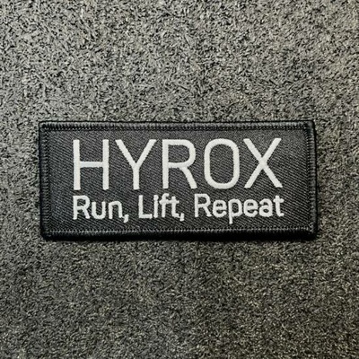 Workout nášivka HYROX se suchým zipem - Run, Lift, Repeat - bílý nápis
