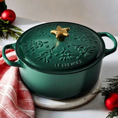 Le Creuset Liatinový hrniec so zlatou hviezdou Noel 24 cm 4,2 l