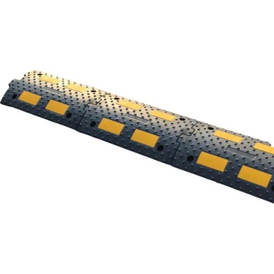 Zpomalovací práh, retardér s reflexními pruhy LP300, průběžný díl – 500×300×55,6 mm, černo-žlutá