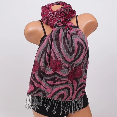 Красив дамски шал в черно и розово с рози
