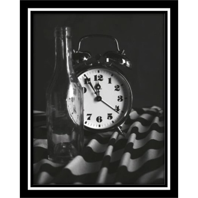 Bondecor Obraz černobílý "Zátiší s budíkem a lahví" 24x30cm Barva: Bílá