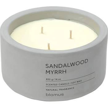 Blomus (Германия) Ароматна свещ BLOMUS FRAGA с аромат Sandalwood Myrrh - Ø13 х 6.5 см - цвят светлосив (BLOMUS 65957)