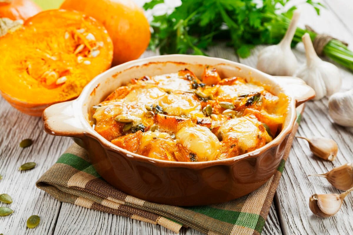 Dovleac copt la cuptor și gratinat cu brânză Dovleac copt la cuptor și gratinat cu brânză